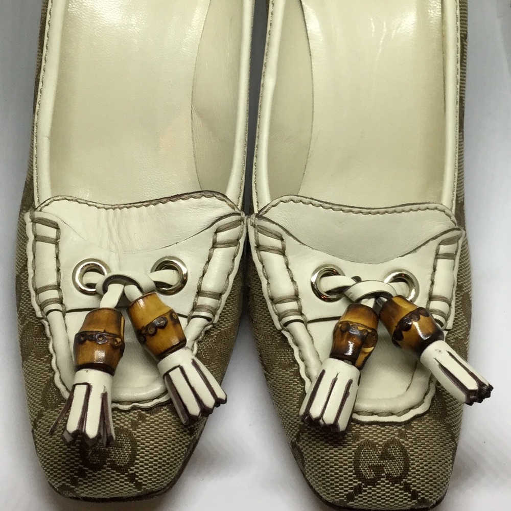 GUCCI BAMBOO MONOGRAMED TASSEL PUMP
